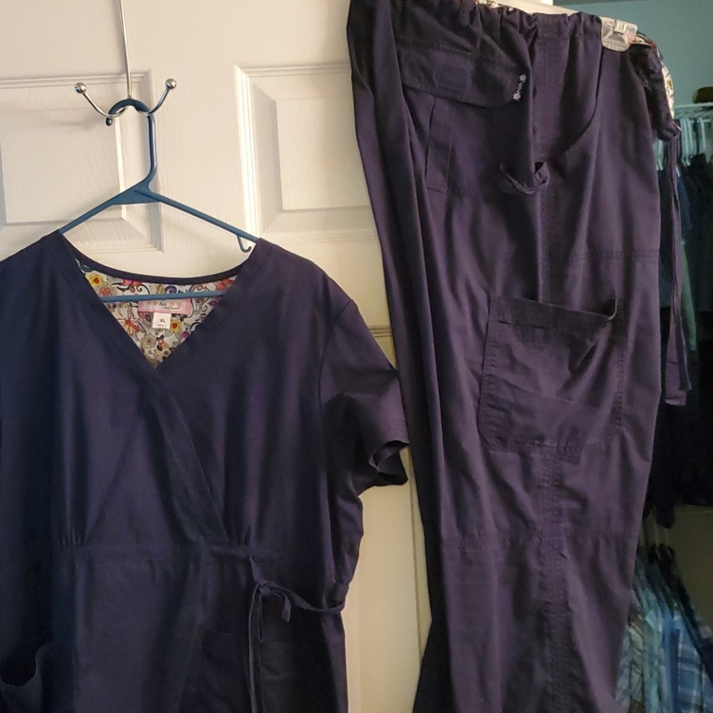 Women's KOI navy scrub set